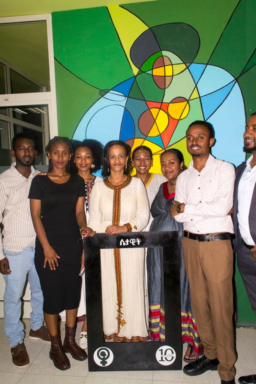 Guests at Setaweet's 10th anniversary celebration, photo 3