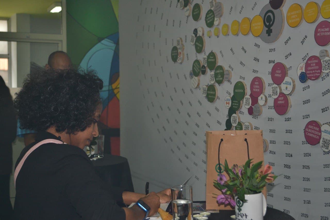 Guests at Setaweet's 10th anniversary celebration, photo 8
